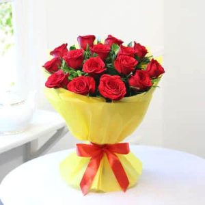 Roses with Yellow Hug - SendFlowers.pk