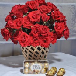 Valentine Roses With Chocolate - SendFlowers.PK