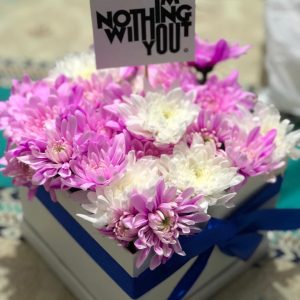 Premium Flowers Gift Box - SendFlowers.PK