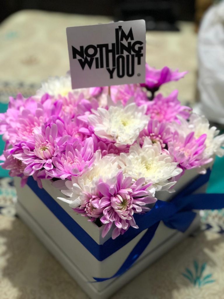 Premium Flowers Gift Box Pakistan Gift Courier SendFlowers.PK