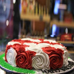 Red and White Rose Cake - SendFlowers.PK