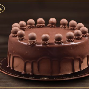 Maltesers Cake 2.5LBS - SendFlowers.pk