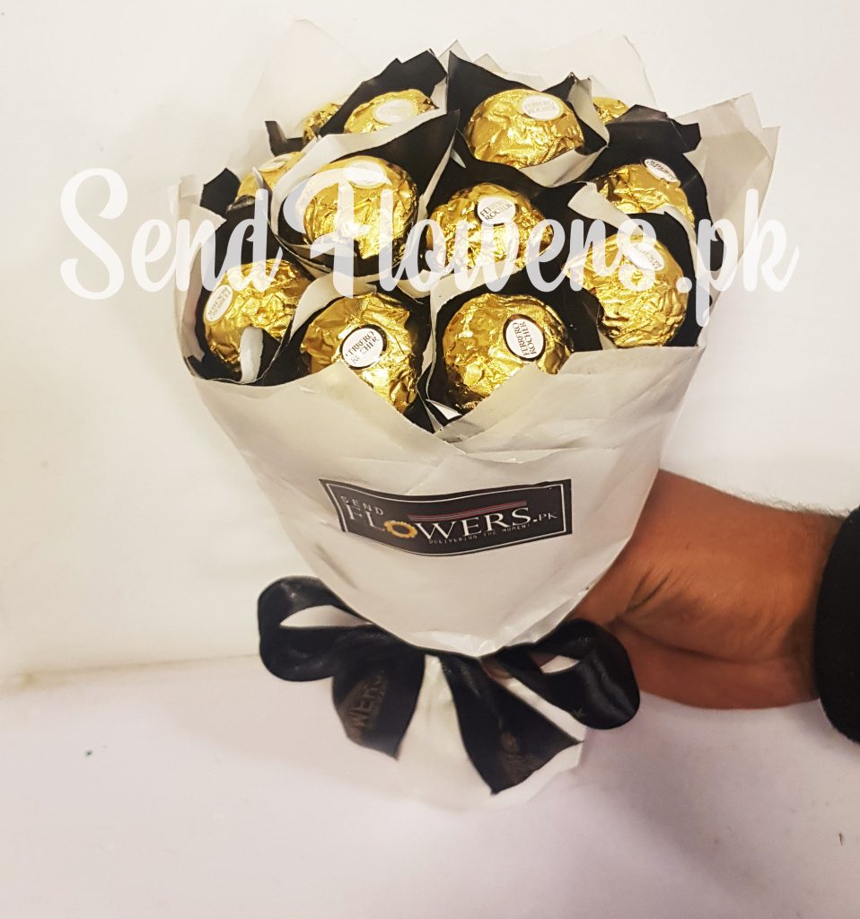 Ferrero Rochr Bouquet Delivery Pakistan_sendflowers.pk