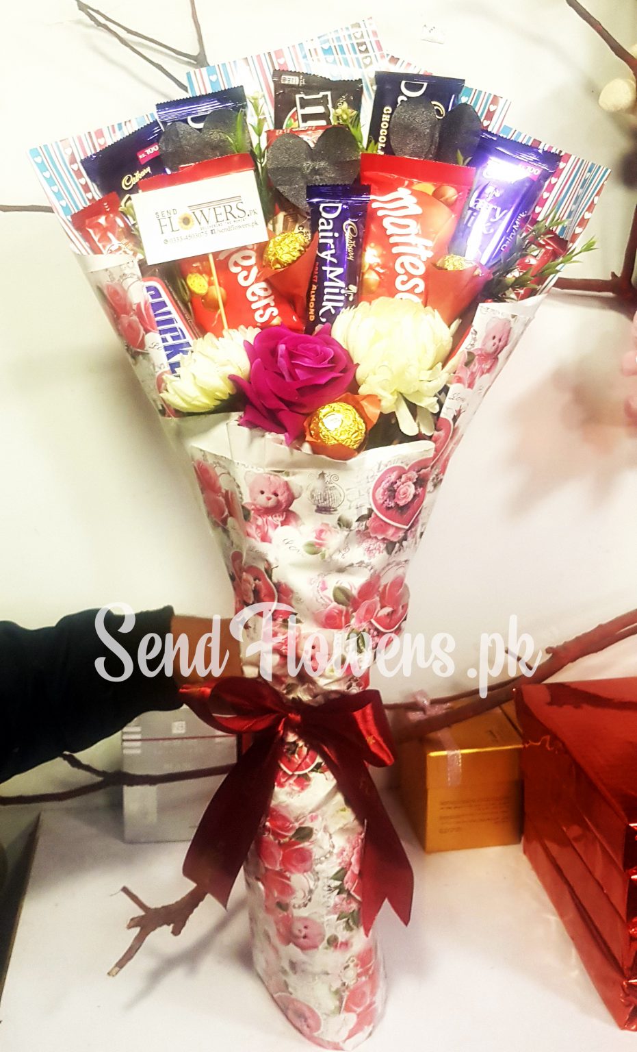 chocolate bouquet delivery Pakistan_SendFlowers.pk
