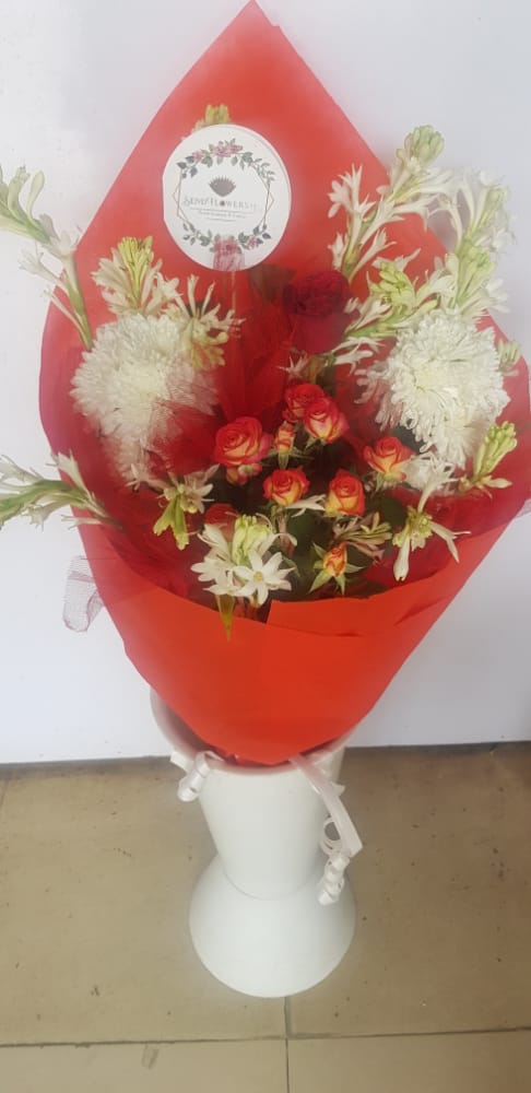 Delivery of Combination of Love Flowers in Pakistan