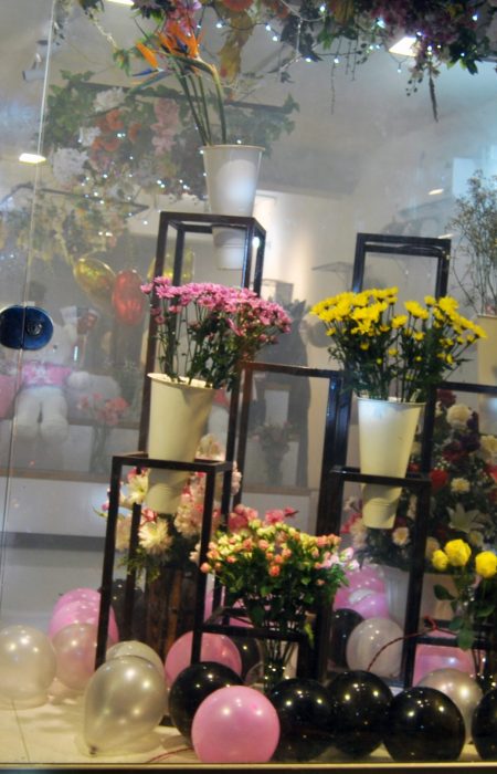 Biggest Outlet of Flowers in Lahore - Gifts & Flowers delivery Pakistan