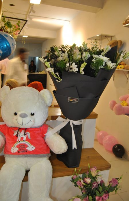 Flowers & Teddy bear delivery online