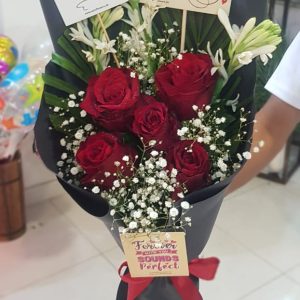 Delivery of Valentine Flowers - SendFlowers.pk