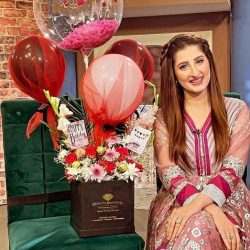 Happiness Flowers and Balloon Box_Chocolate Bax Delivery Pakistan
