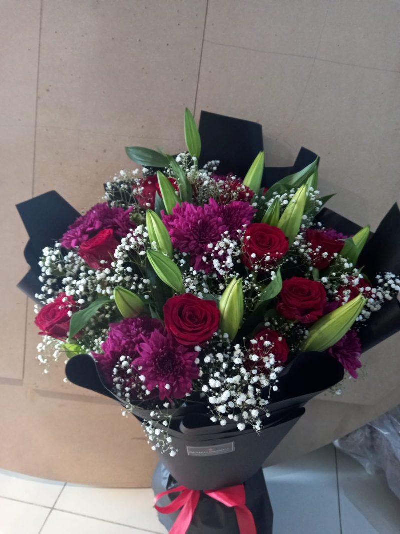 Huge Blossom Bouquet - Delivery in Pakistan
