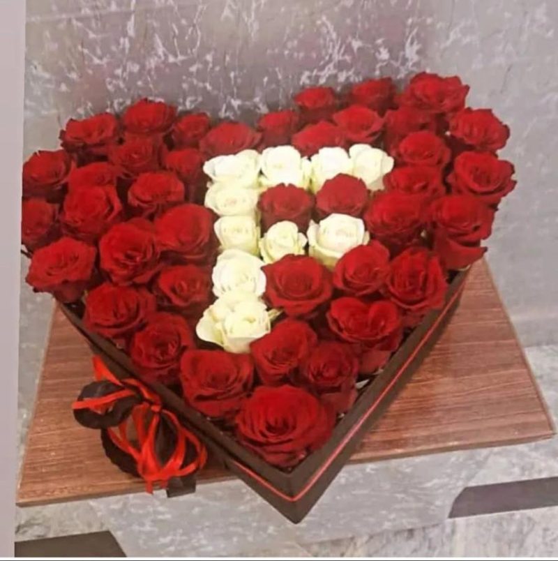 Flower box with name - SendFlowers.pk