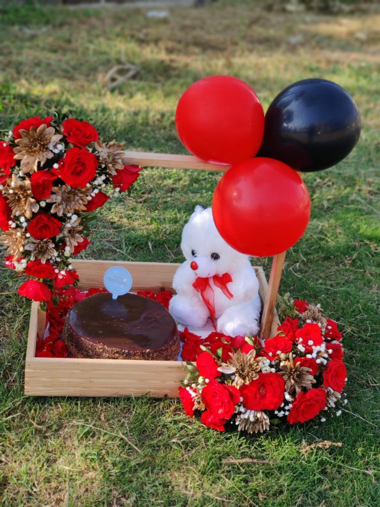 Surprise Birthday Gift - Sendflowers.pk