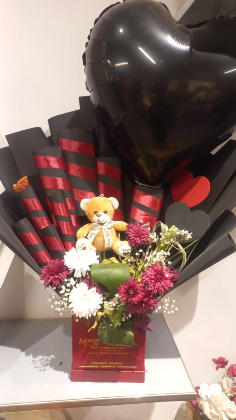 Valentine's Day Gift - Sendflowers.pk