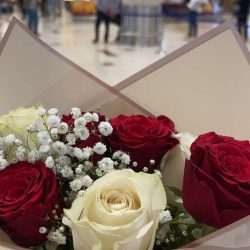 Red & White Roses - Sendflowers.pk