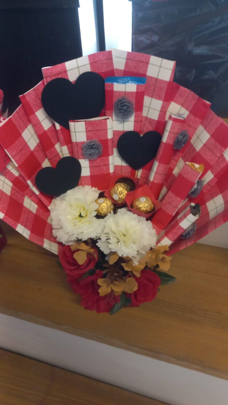 Valentine Gift - Sendflowers.pk