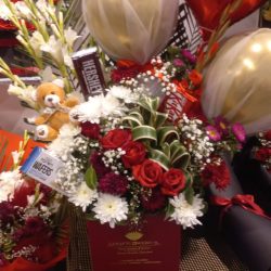 Valentine Day Flowers - Sendflowers.pk