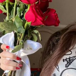 Best Valentine Roses - Sendflowers.pk