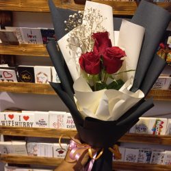 Beautiful Valentine Roses - Sendflowers.pk