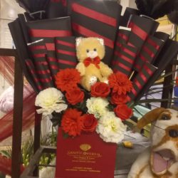 Valentine Day Flowers -Sendflowers.pk