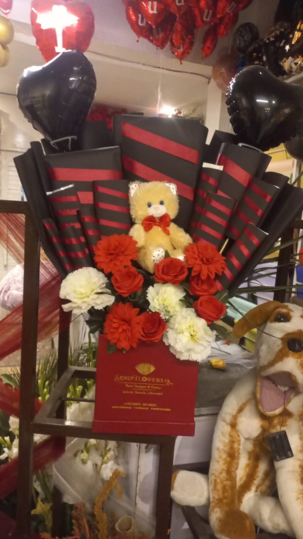 Valentine Day Flowers -Sendflowers.pk