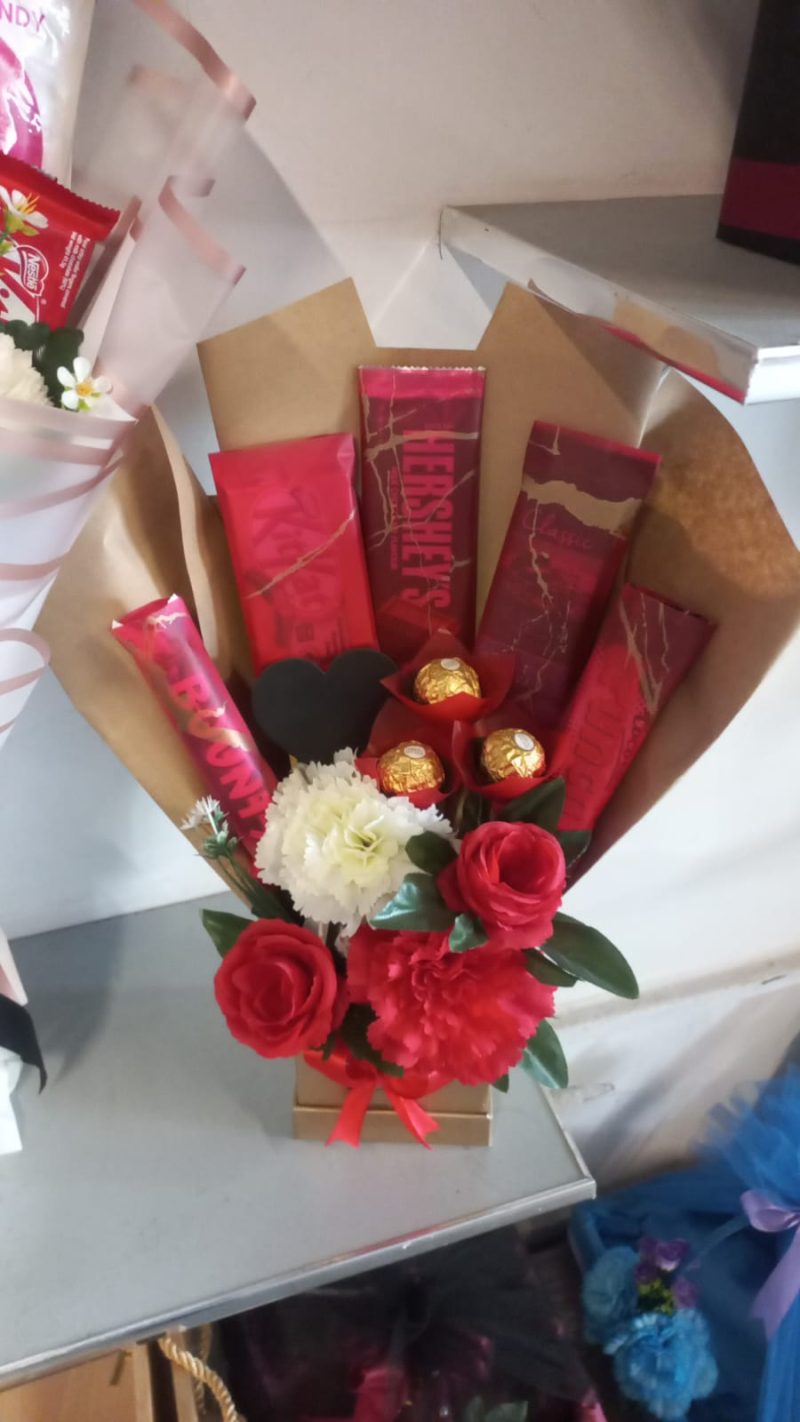 Valentine's Day Gifts - Sendflowers.pk