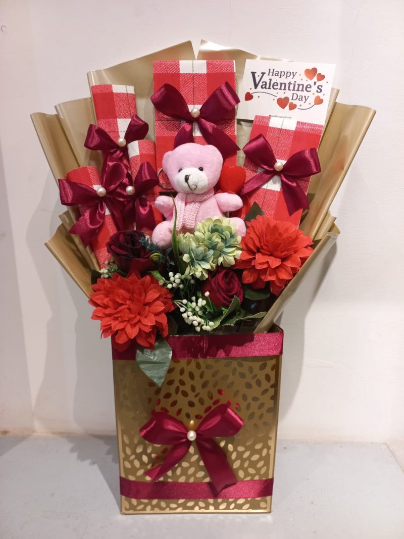 Valentine Chocolate Box - Sendflowers.pk