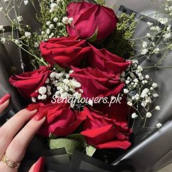 Send Valentine Day Flowers to Karachi - SendFlowers.pk