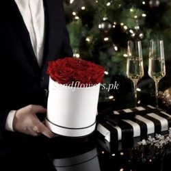 Valentine's Day Flower Box Lahore - SendFlowers.pk
