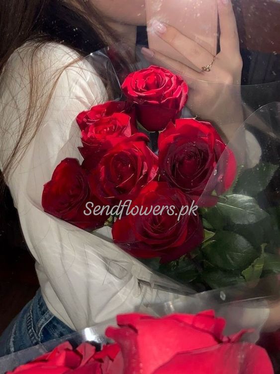 Valentine Roses to Pakistan - SendFlowers.pk