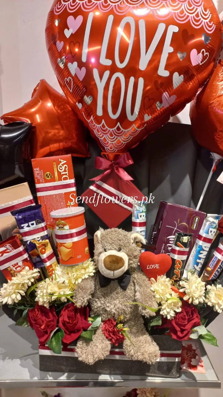 Valentine Gifts Delivery in Lahore - SendFlowers.pk