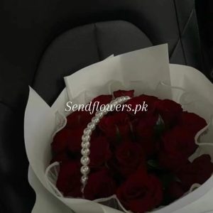 Valentine Flowers Delivery to Lahore from UK - SendFlowers.pk