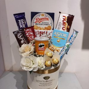 valentine chocolate box - Sendflowers.pk