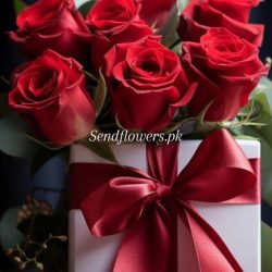 Valentine Rose Box Pakistan - SendFlowers.pk