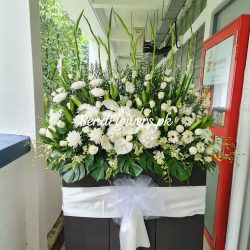 Condolences Flowers - SendFlowers.pk