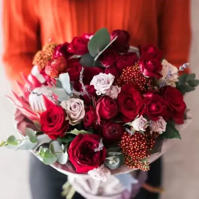 Flowers & Gifts For Her on Valentine’s Day - SendFlowers.pk