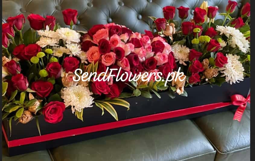 Valentine's Day Flowers Lahore - SendFlowers.pk