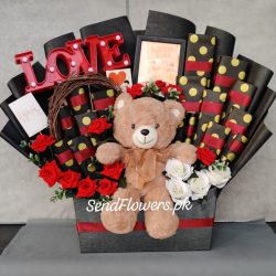 Valentine's Day Gifts for Her Lahore - SendFlowers.pk