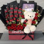 Valentine's Day Flower Gift Box Lahore - SendFlowers.pk
