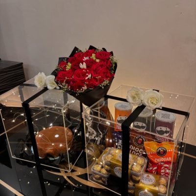 Valentine's Day Gift Hampers Lahore - SendFlowers.pk