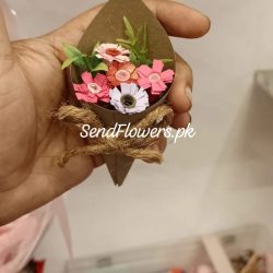 Palm Size Bouquet Lahore - SendFlowers.pk