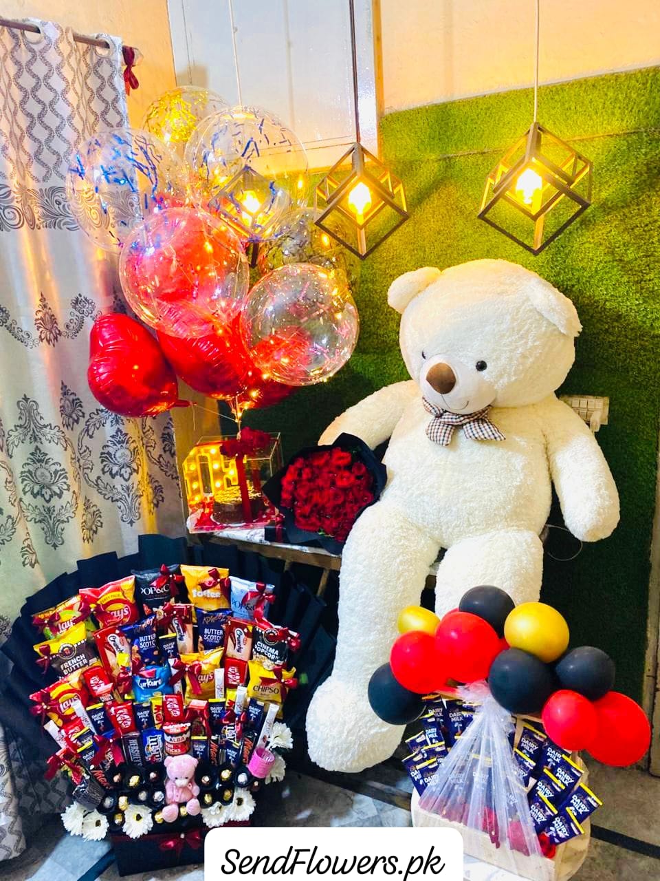 Mega Valentine Deal Valentine's Day Gift Delivery to Lahore - SendFlowers.pk