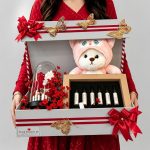 Anniversary Gifts for Her Lahore - SendFlowers.pk