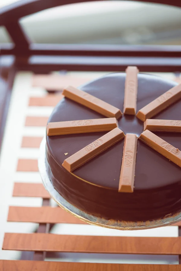 KITKAT Cake 2LBS - SendFlowers.pk