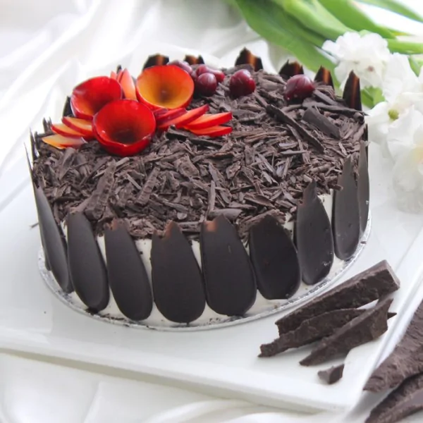 Black Forest Cake 2LBS - SendFlowers.pk
