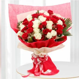 Red And White Magic - SendFlowers.pk