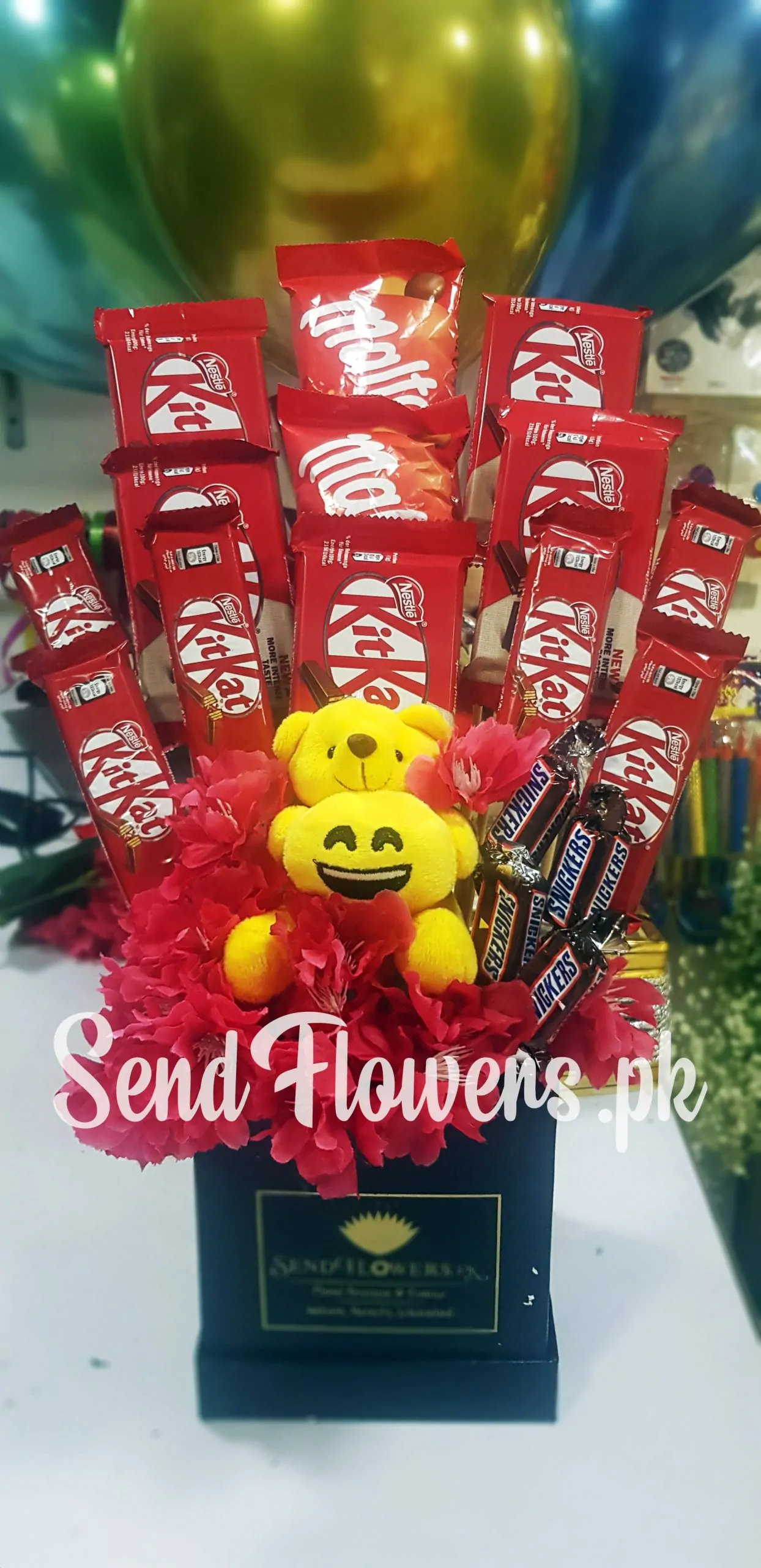 kit kat chocolate box delivery - sendflowers.pk