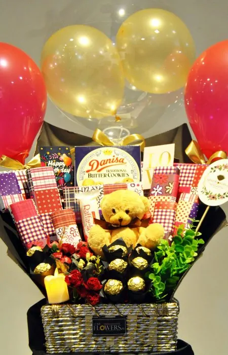 Send baby shower basket & chocolate delivery