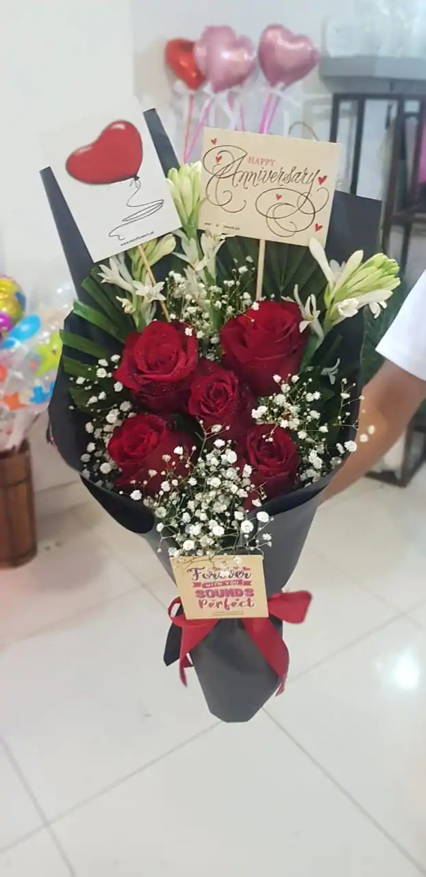 Delivery of Valentine Flowers - SendFlowers.pk