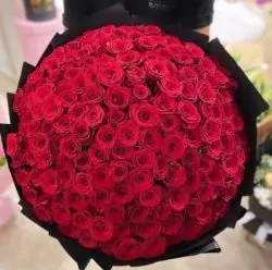 bouquet for valentines in Pakistan - SendFlowers.pk