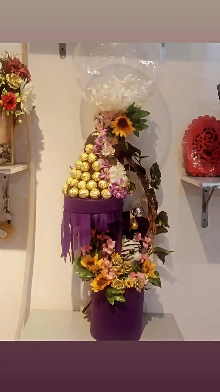 Send Chocolates to Lahore - SendFlowers.pk
